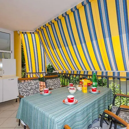 In 39185 Apartment *